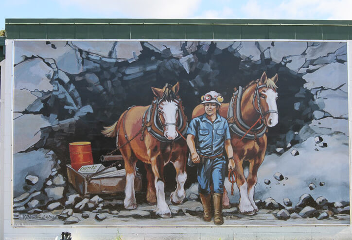 Collinsville Solar Farm murial of man with two horses