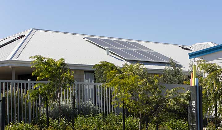 Households cut bills in Perth developer's renewables trial Image